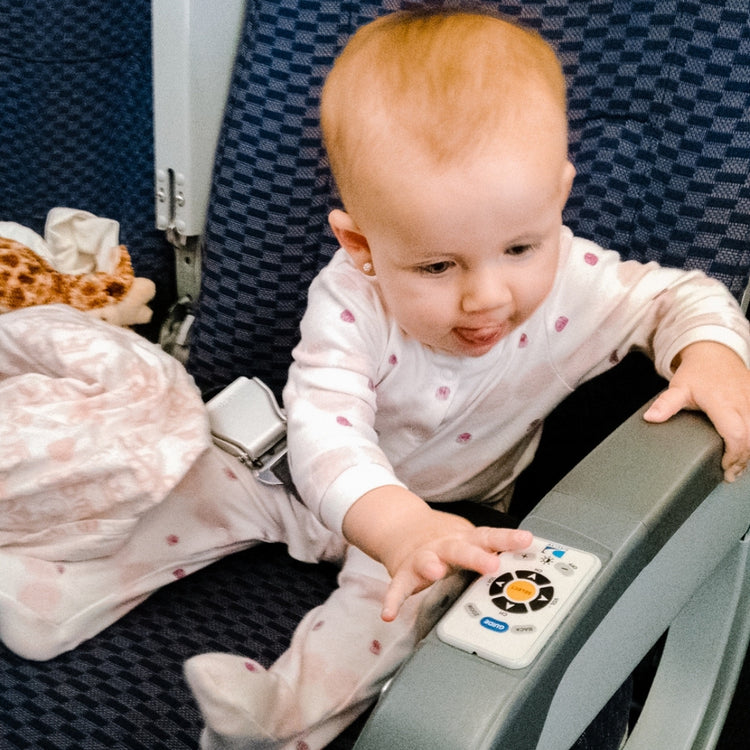5 Ideas for Toys to Bring on the Plane to Entertain your Baby Between